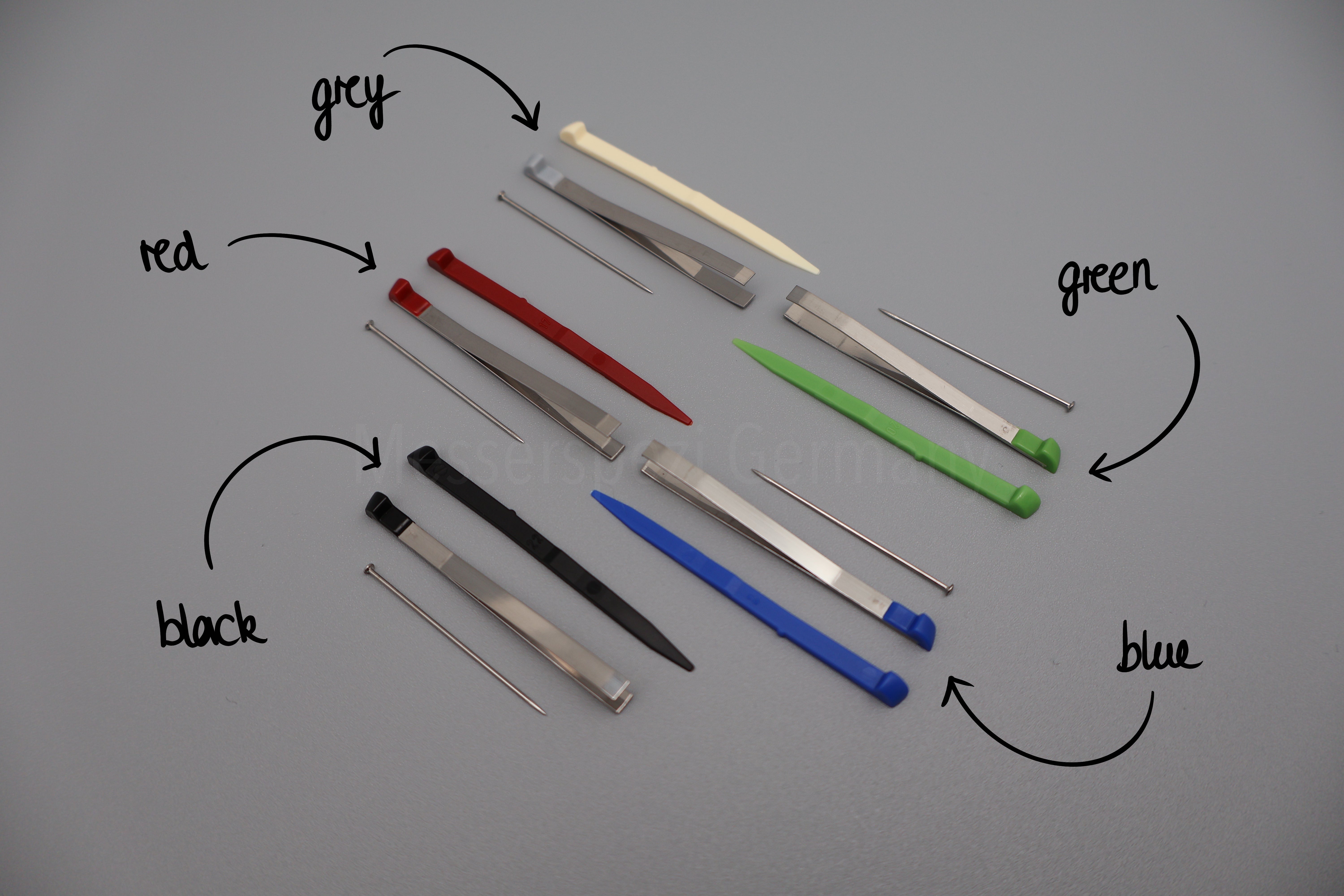 Scales + 58 mm Victorinox handles with ballpoint pen and accessories"