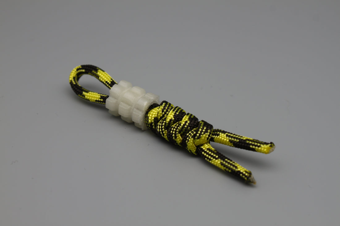 ACCESSORIES Skull Paracord Lanyard and 3D-printed Light-Up Bead 