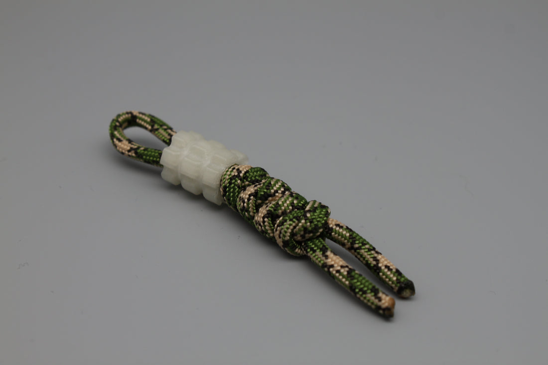 ACCESSORIES Skull Paracord Lanyard and 3D-printed Light-Up Bead 