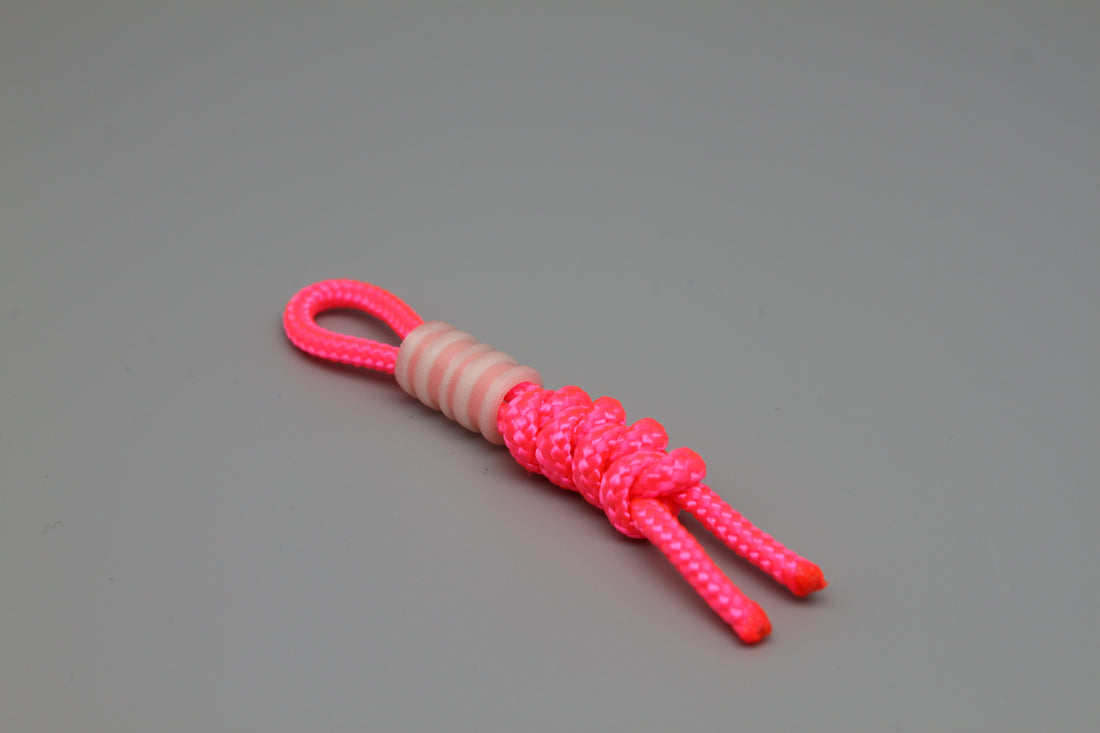 ACCESSORIES Skull Paracord Lanyard with 3D-printed luminous bead 
