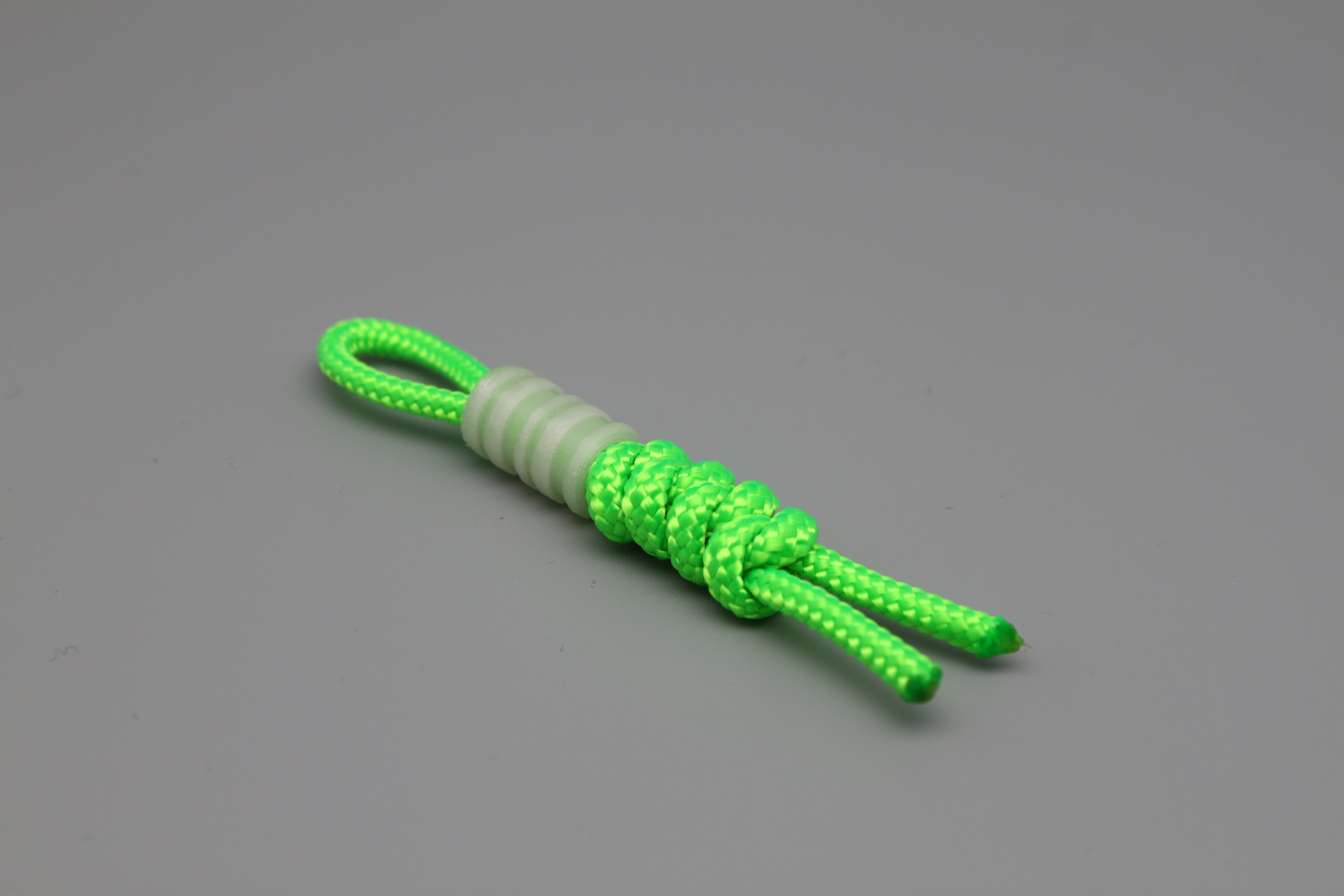 ACCESSORIES Skull Paracord Lanyard with 3D-printed luminous bead 