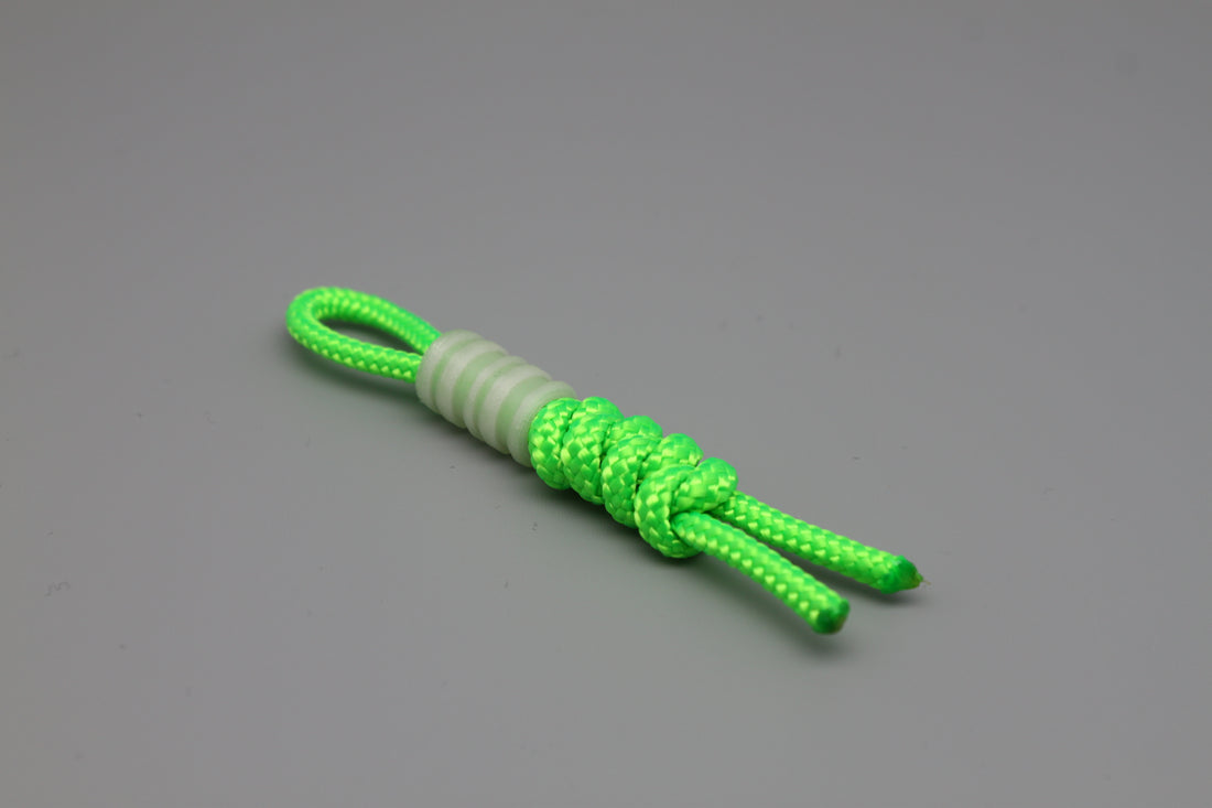 ACCESSORIES Skull Paracord Lanyard with 3D-printed luminous bead 