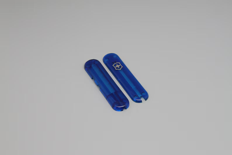 Scales + 58 mm Victorinox handles with ballpoint pen and accessories"